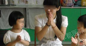 孩子患了抽动症，竟然是家长的严厉教育所至！