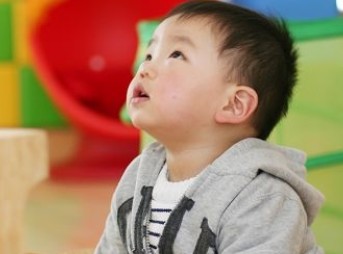 孩子八岁了怎么还会尿床